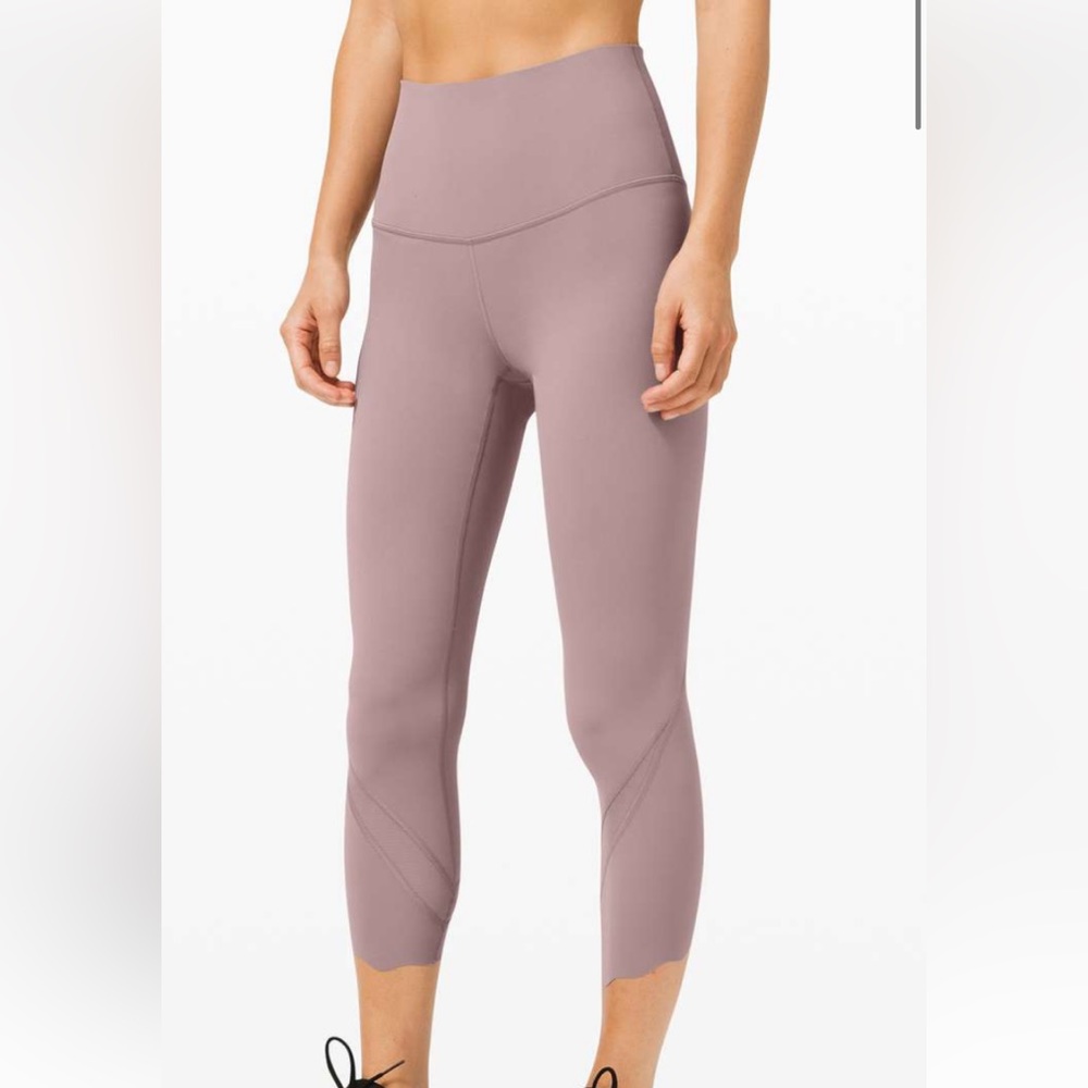 Wunder Under Crop 23” Scallop